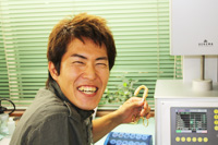 セラミック・インプラント・デンチャー担当の山本
